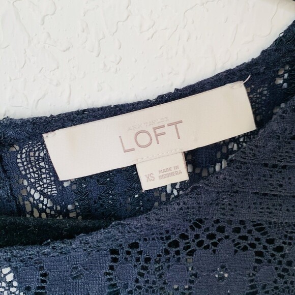 LOFT Blouse XS Navy Blue Sheer Floral Lace Sleeveless Feminine Preppy Career - Picture 4 of 7